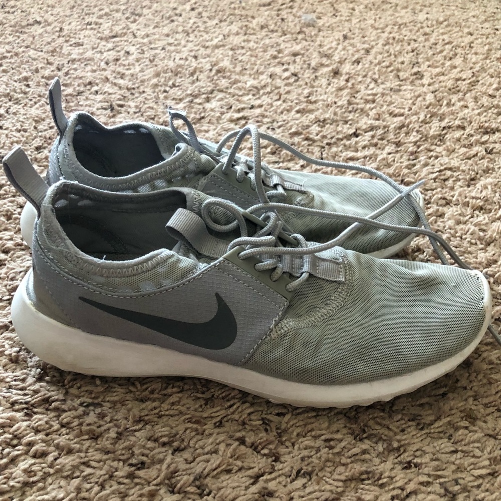 Nike size 8 athletic shoes